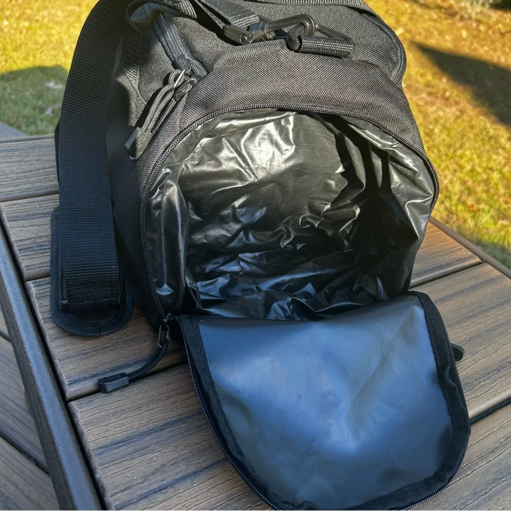 Case XX Rare Branded Duffle Bag With Insulated End Pocket Black Large 20x11x10